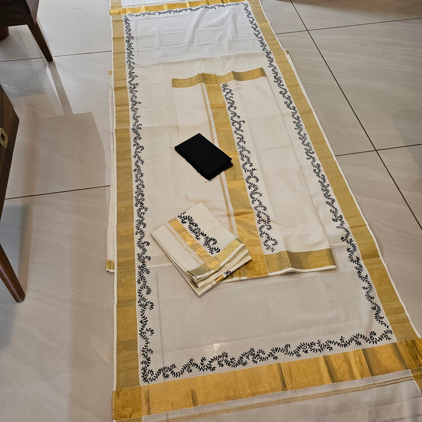 Shop Hand-painted Set Mundu