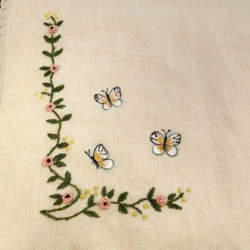 Graceful Table Runner