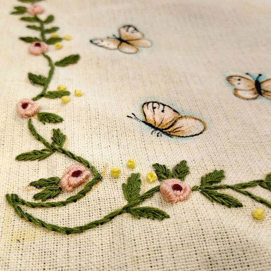 Graceful Table Runner