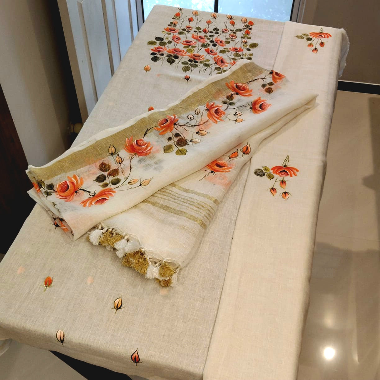 Gracefully Hand-Painted Linen Kurti Set With Artistic Charm