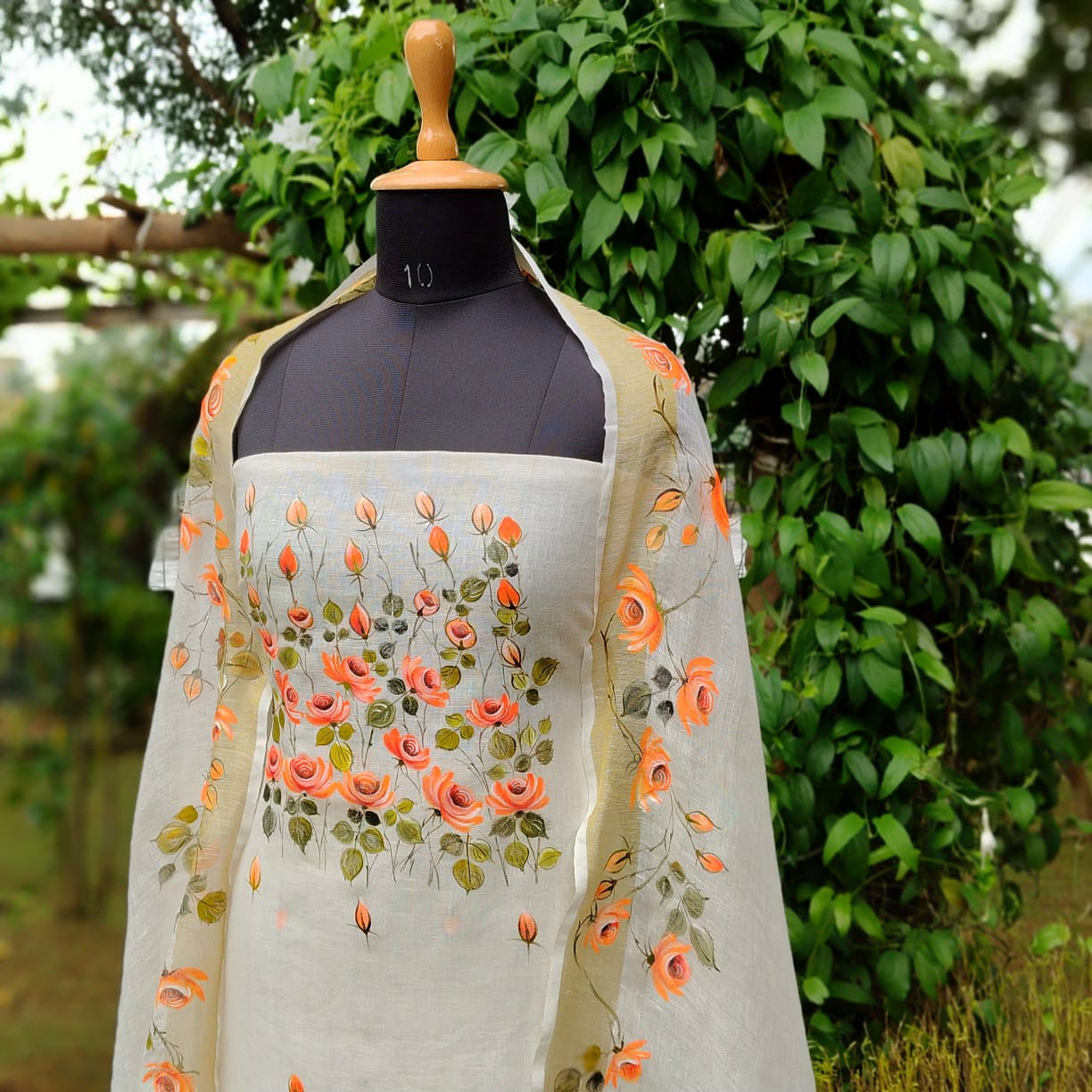 Gracefully Hand-Painted Linen Kurti Set With Artistic Charm