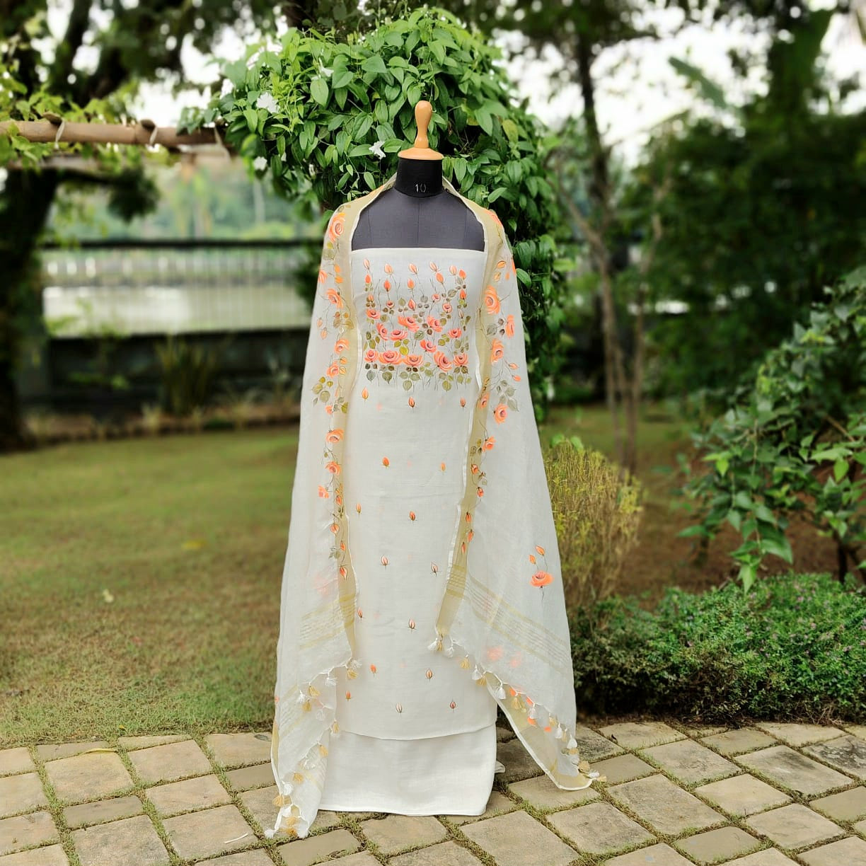Gracefully Hand-Painted Linen Kurti Set With Artistic Charm