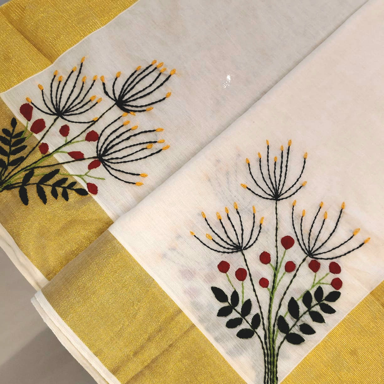 Elegant Hand-Embroidered Kerala Traditional Set Mundu