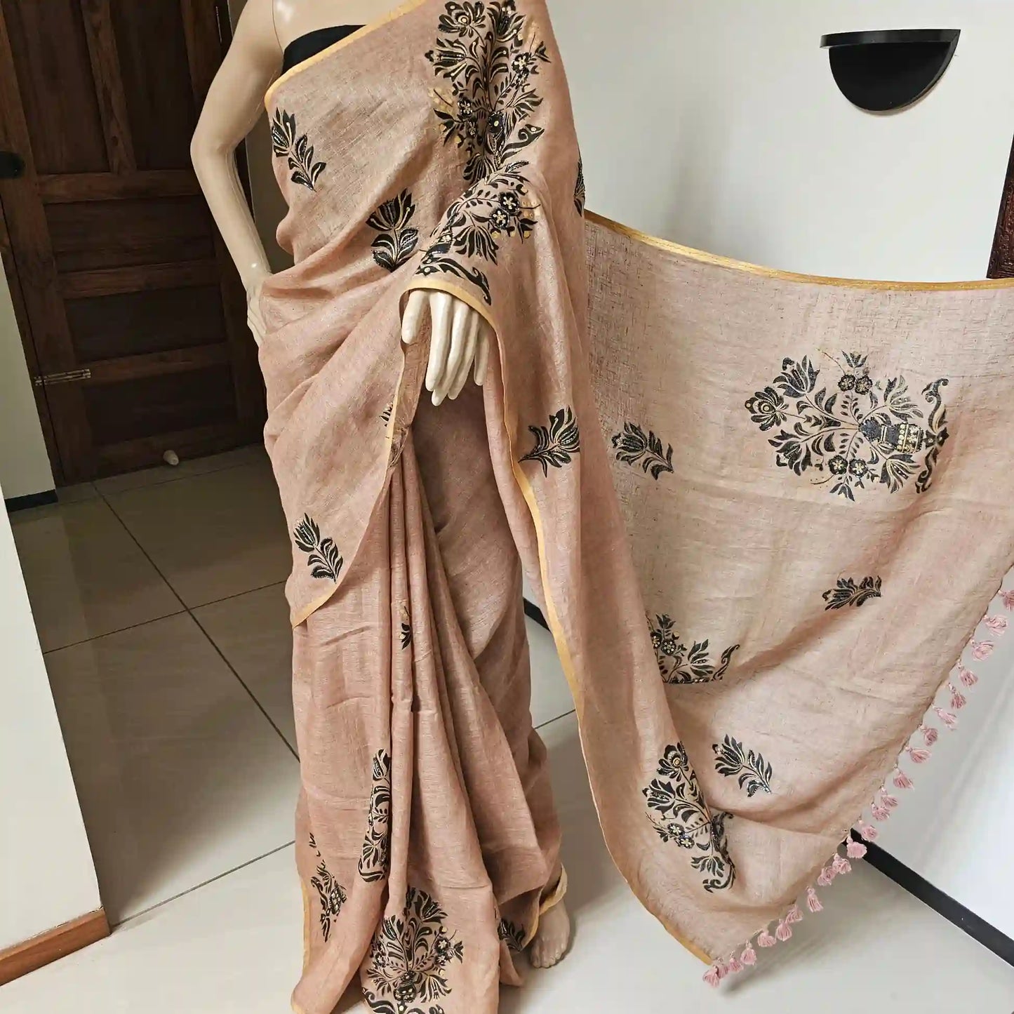 Exclusive Hand-painted Linen Saree with Blouse piece