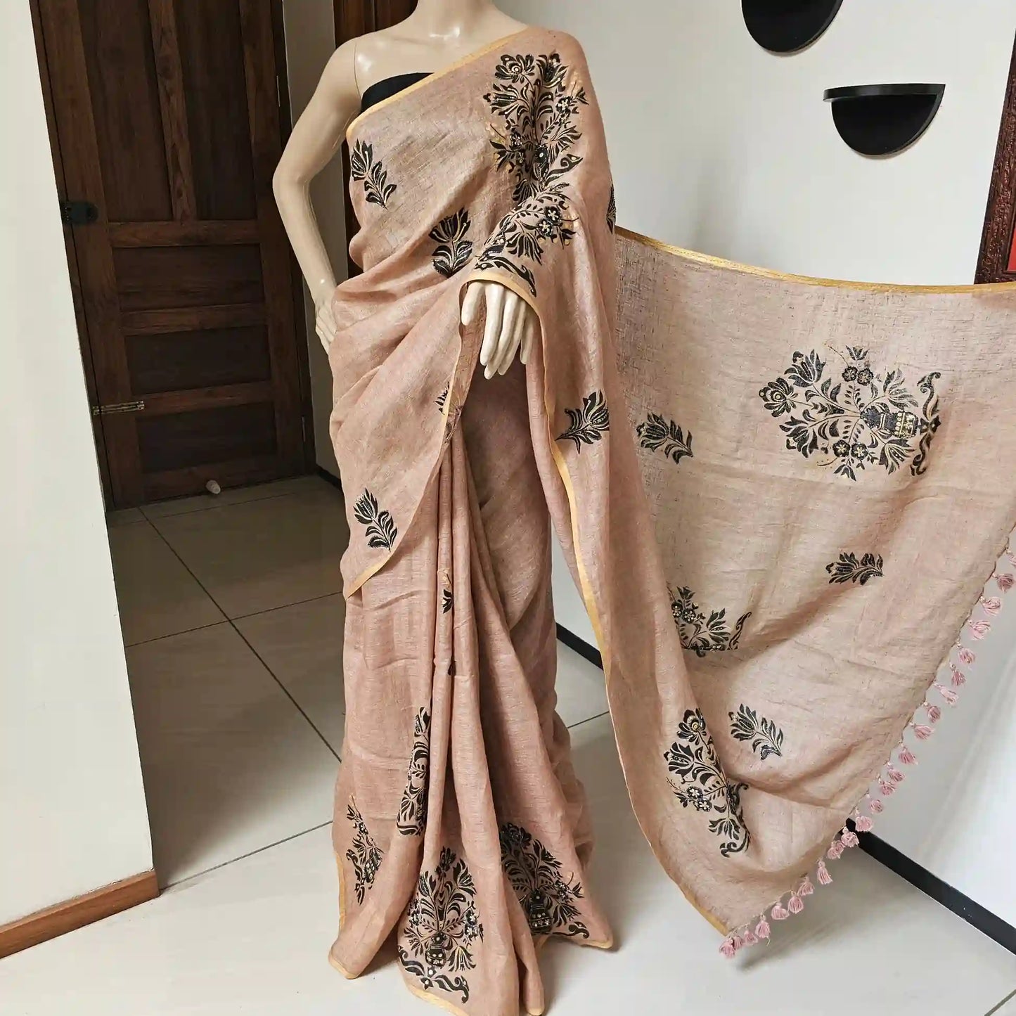 Exclusive Hand-painted Linen Saree with Blouse piece