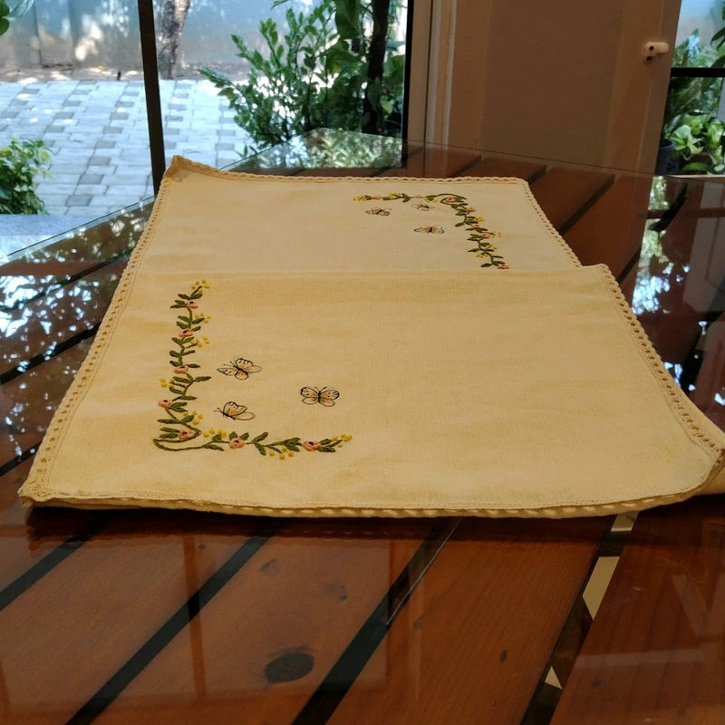 Graceful Table Runner