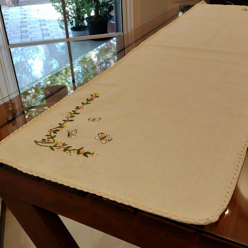 Graceful Table Runner