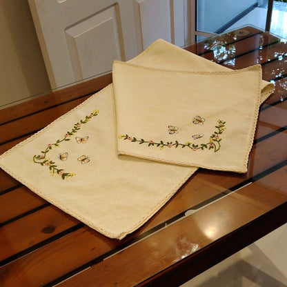 Graceful Table Runner