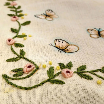 Graceful Table Runner