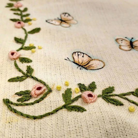 Graceful Table Runner