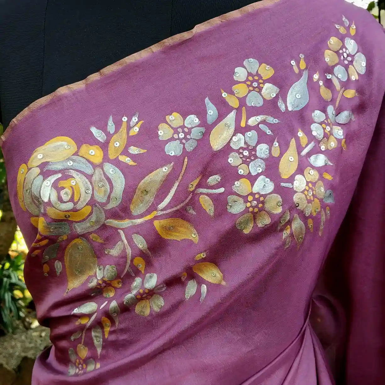 Graceful Onion Pink Uppada Silk Saree Adorned with Hand-Painted Art & Sparkling Sequin Details