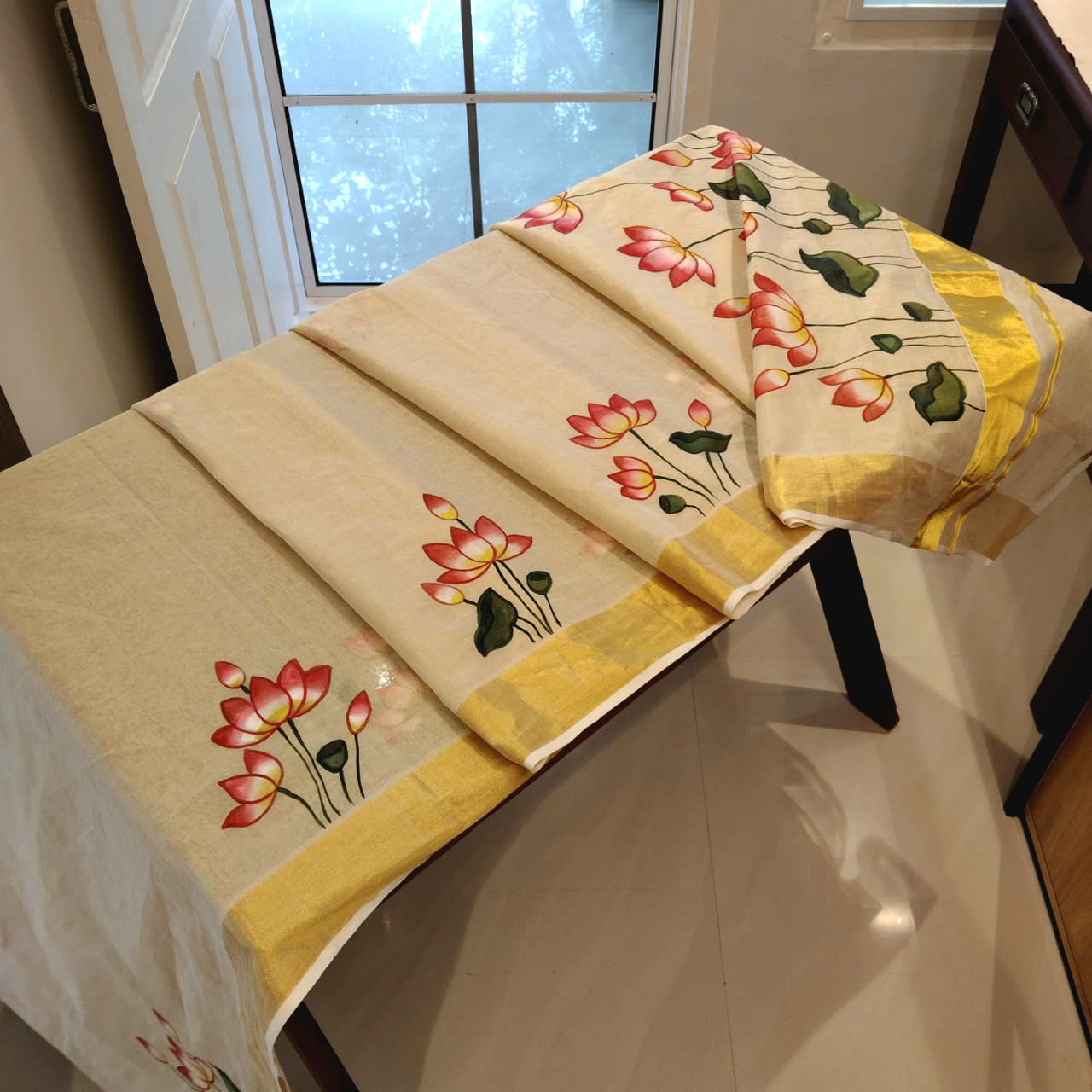 Graceful Tissue Kasavu Saree [Handloom] Adorned With Hand-Painted Motifs