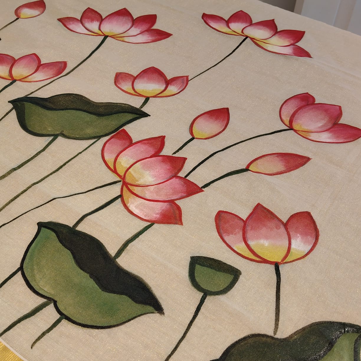 Graceful Tissue Kasavu Saree [Handloom] Adorned With Hand-Painted Motifs