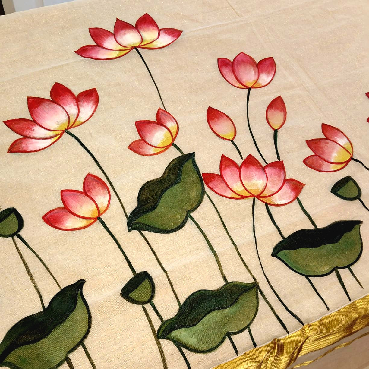 Graceful Tissue Kasavu Saree [Handloom] Adorned With Hand-Painted Motifs