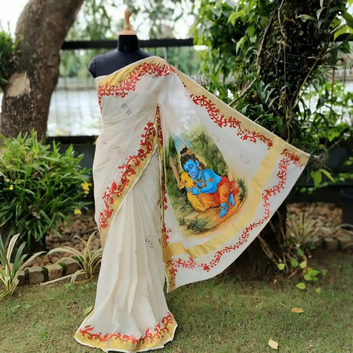 Graceful Kasavu drape with Baby Krishna Painting