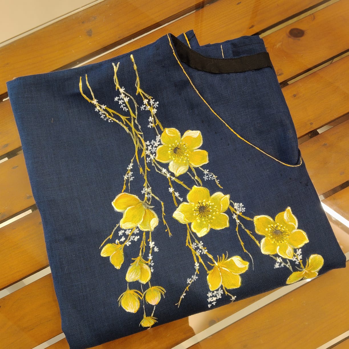 The Graceful Beauty Of This Soft Linen-Cotton hand-Painted Kaftan