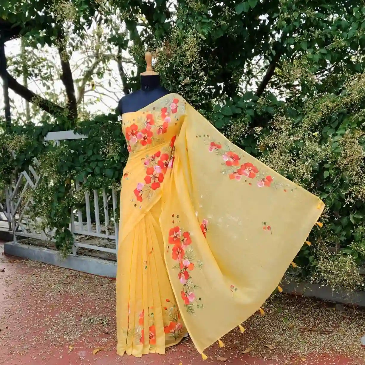 Graceful Hand-Painted Gulmohar Blooms On Soft Mal Chanderi Saree
