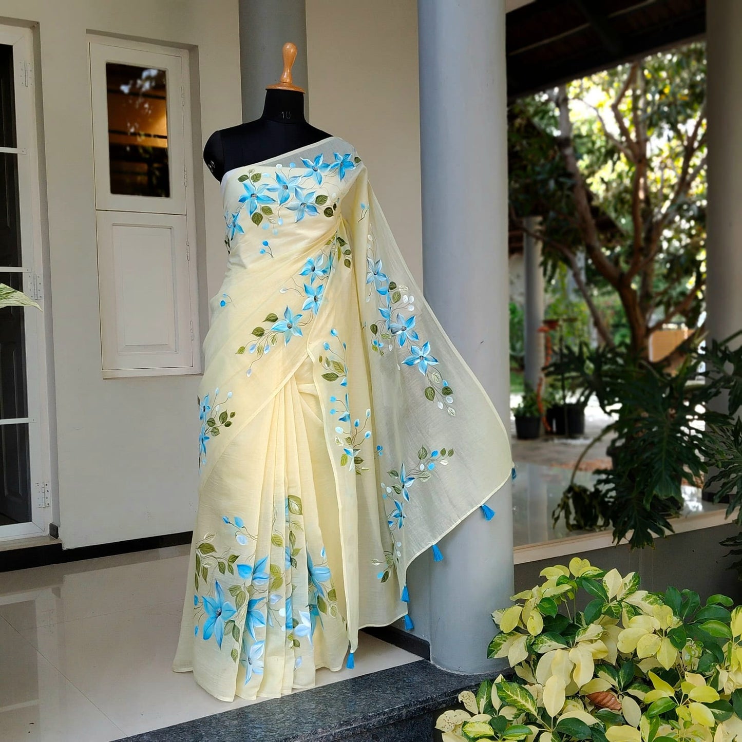 Artistic Finesse On premium Mal Chanderi