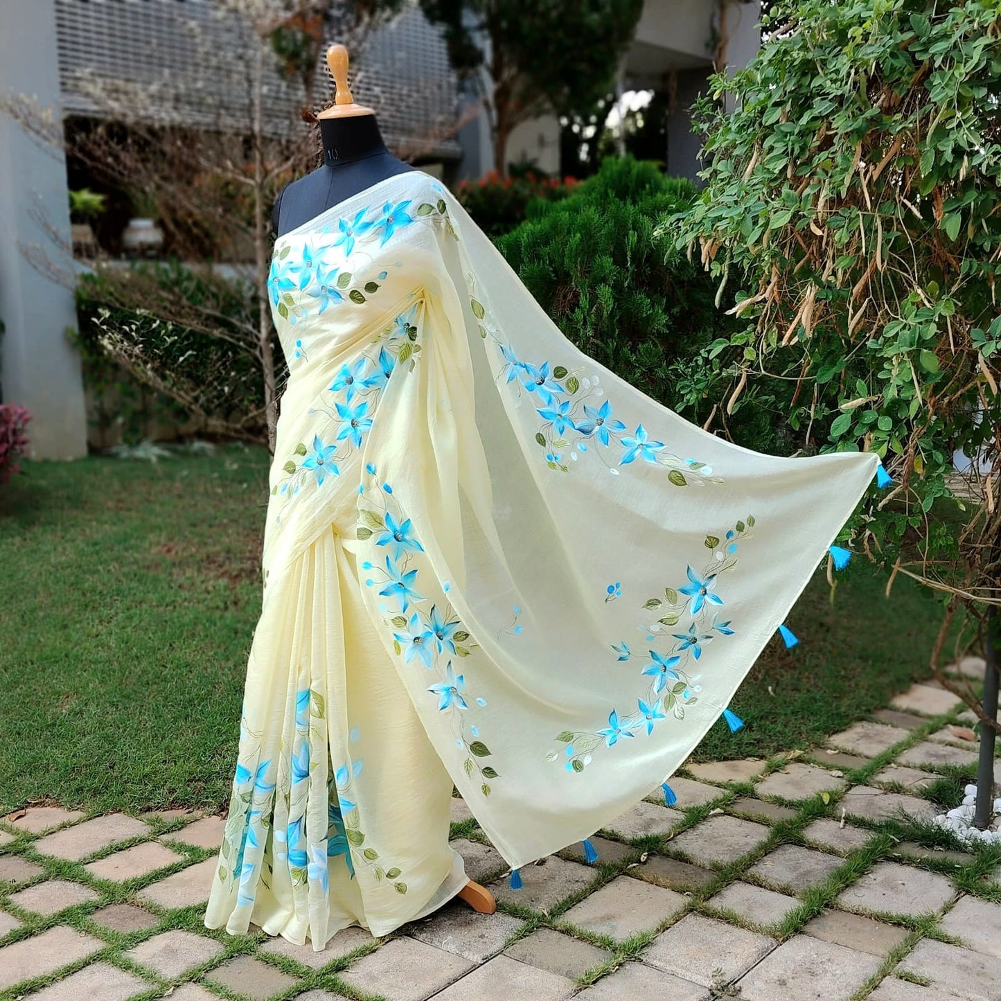 Artistic Finesse On premium Mal Chanderi